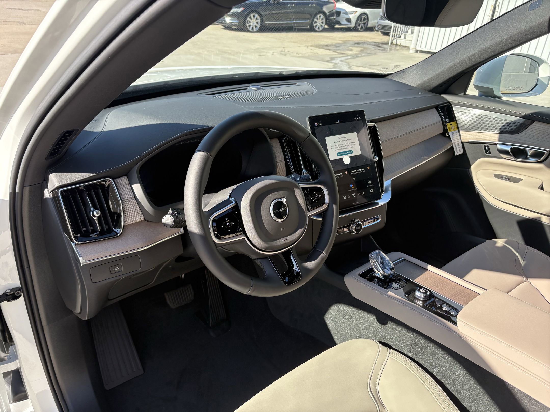 2026 Volvo XC90 Plus photo 3
