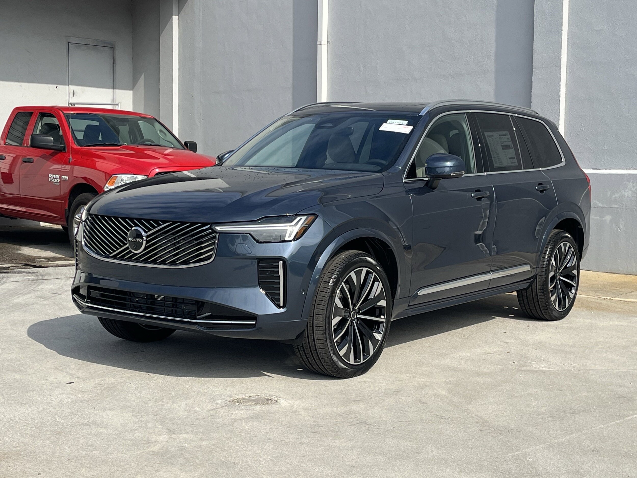 2026 Volvo XC90 Plus photo 2