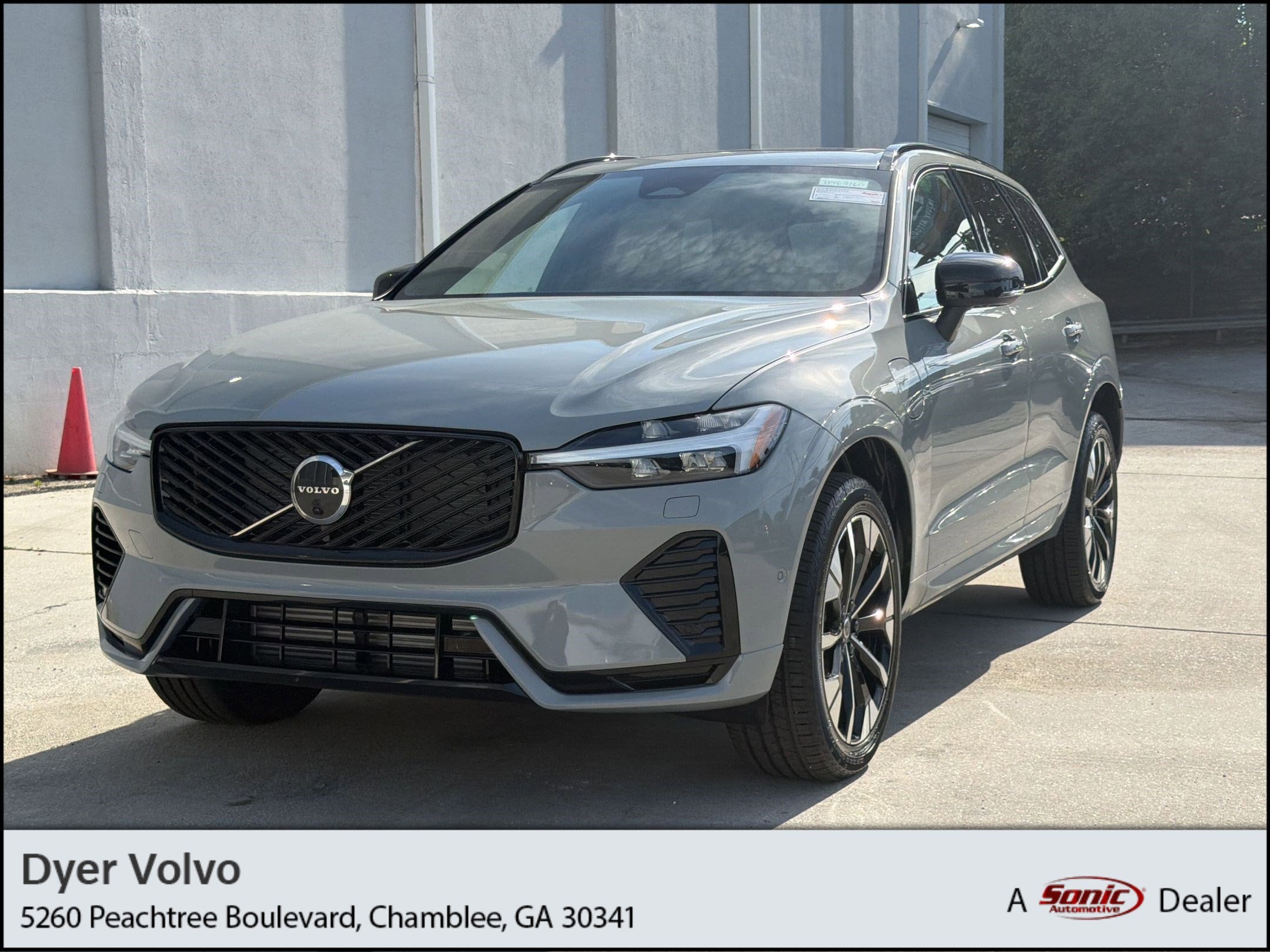 2026 Volvo XC60 T8 Plus Dark AWD's photo
