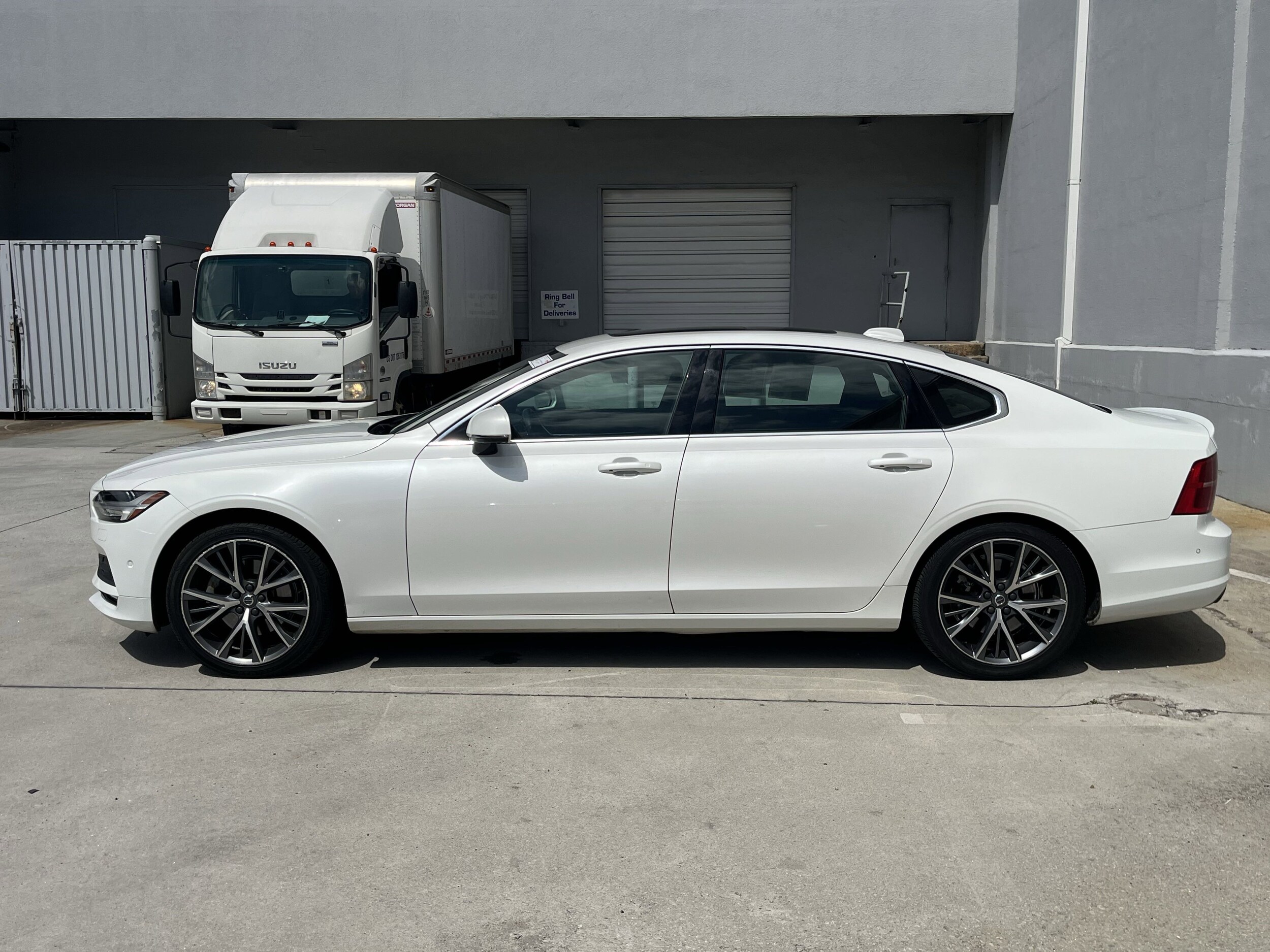 2018 Volvo S90 Momentum photo 2