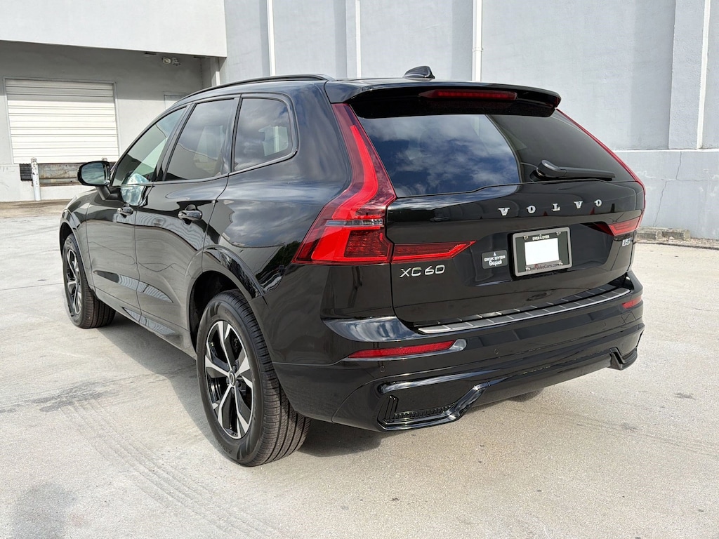 New 2026 Volvo XC60 B5 Core SUV