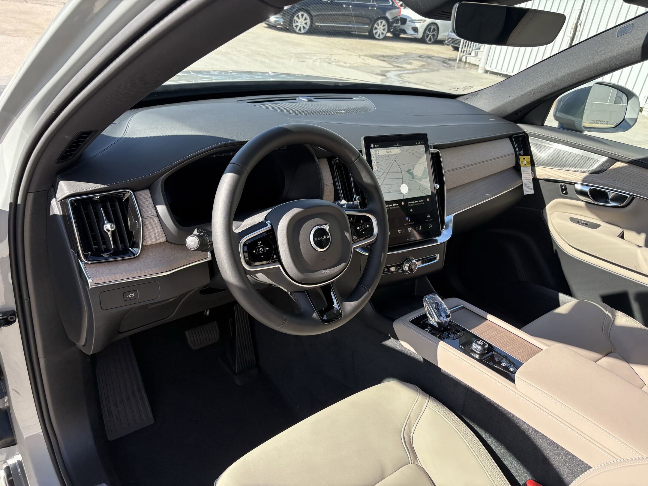 2026 Volvo XC90 Plus photo 3
