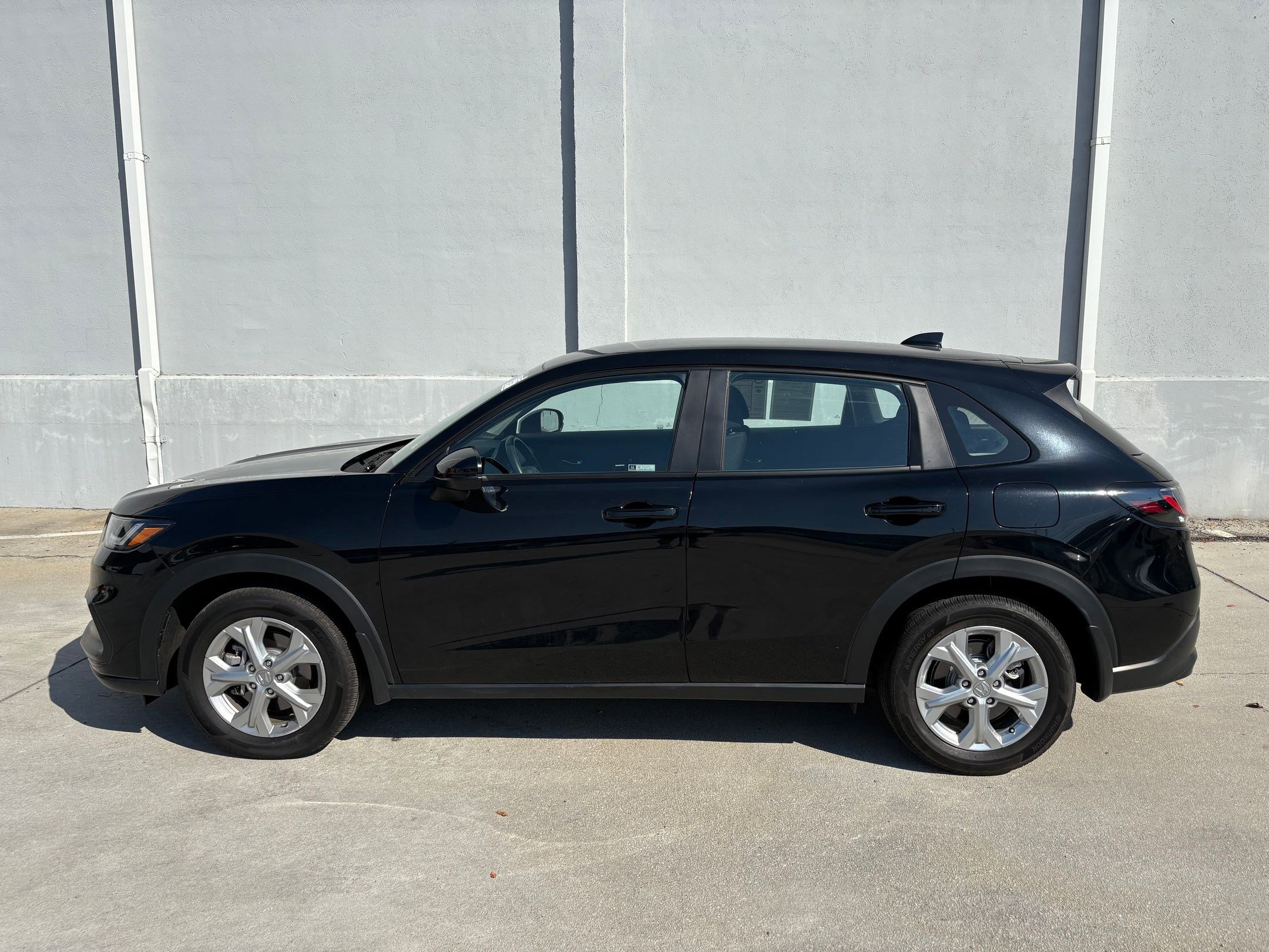 2023 Honda HR-V LX photo 2