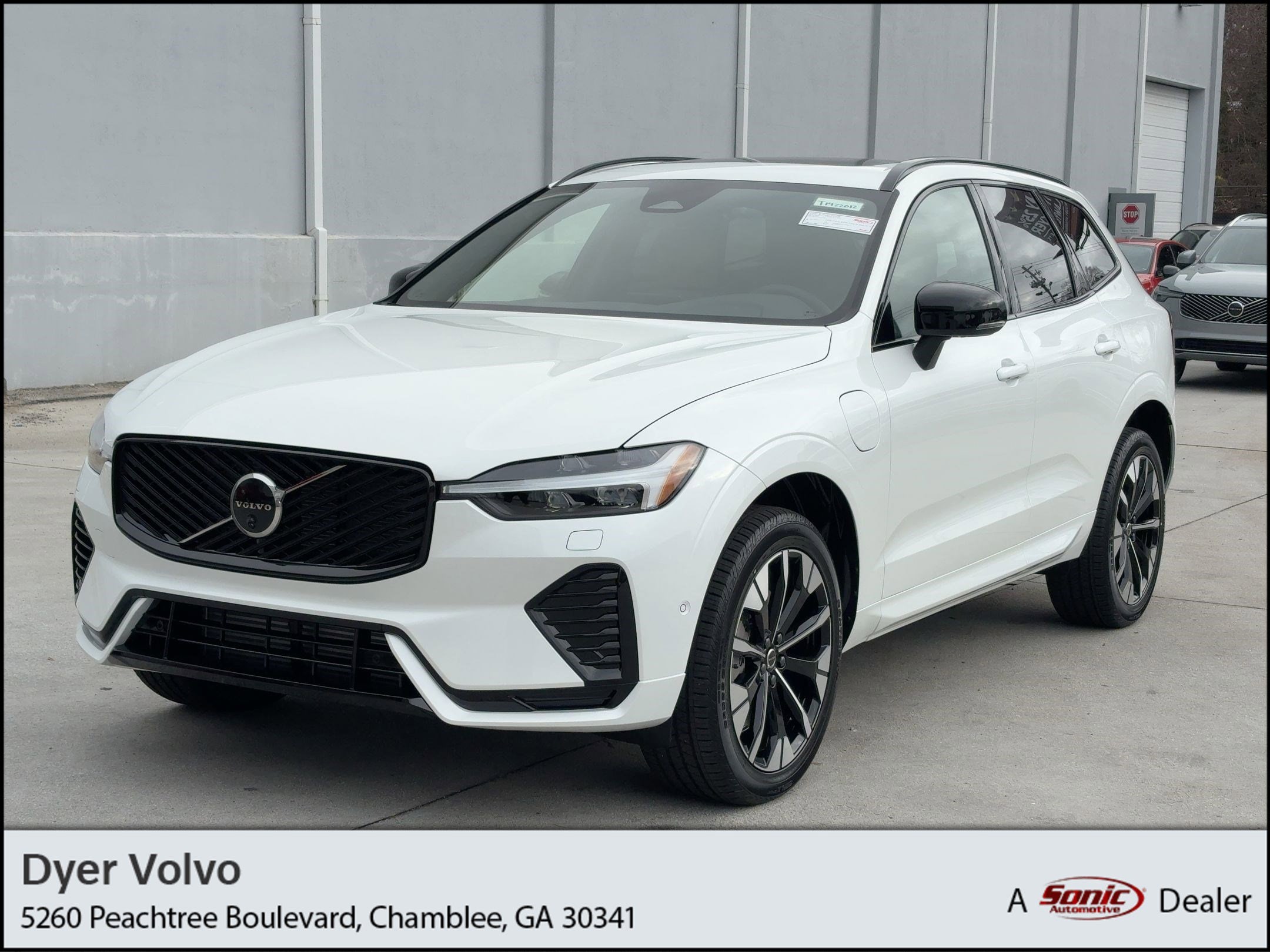 2026 Volvo XC60 Plus's photo