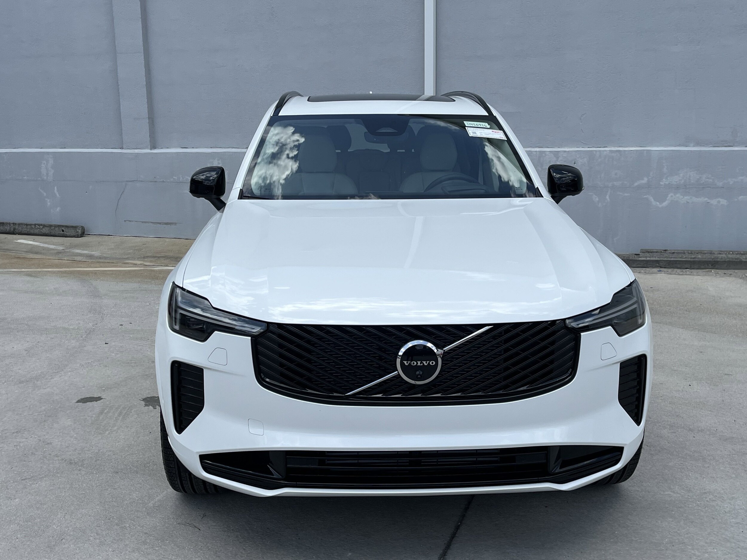 2026 Volvo XC90 T8 photo 2