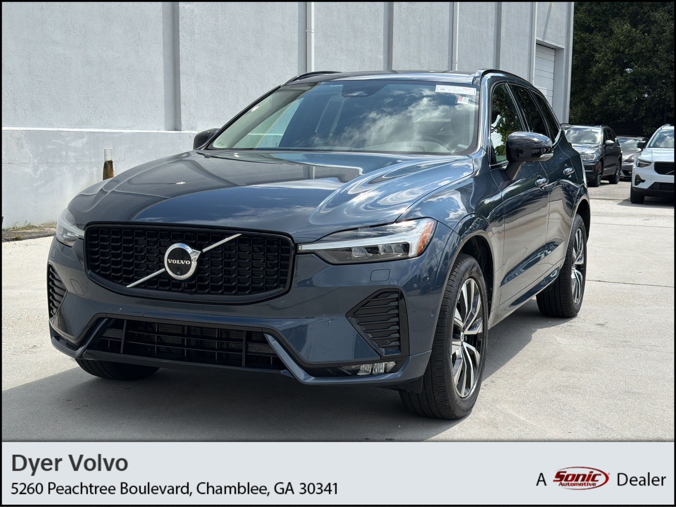 XC60 Plus Dark Theme SUV