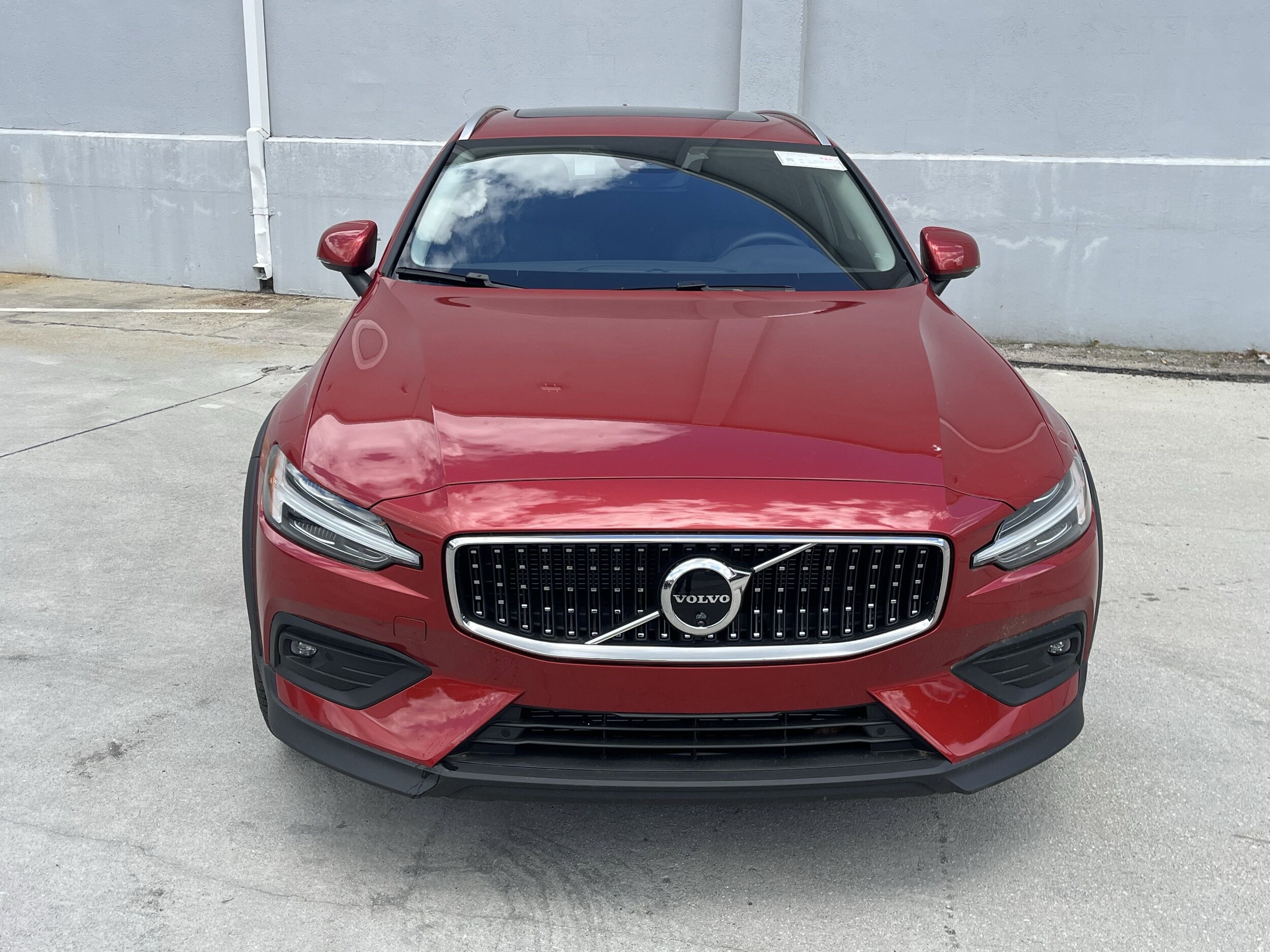 2024 Volvo V60 Cross Country Plus photo 2