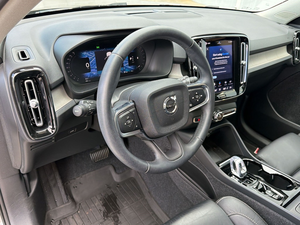 Certified 2023 Volvo XC40 Plus Bright Theme SUV