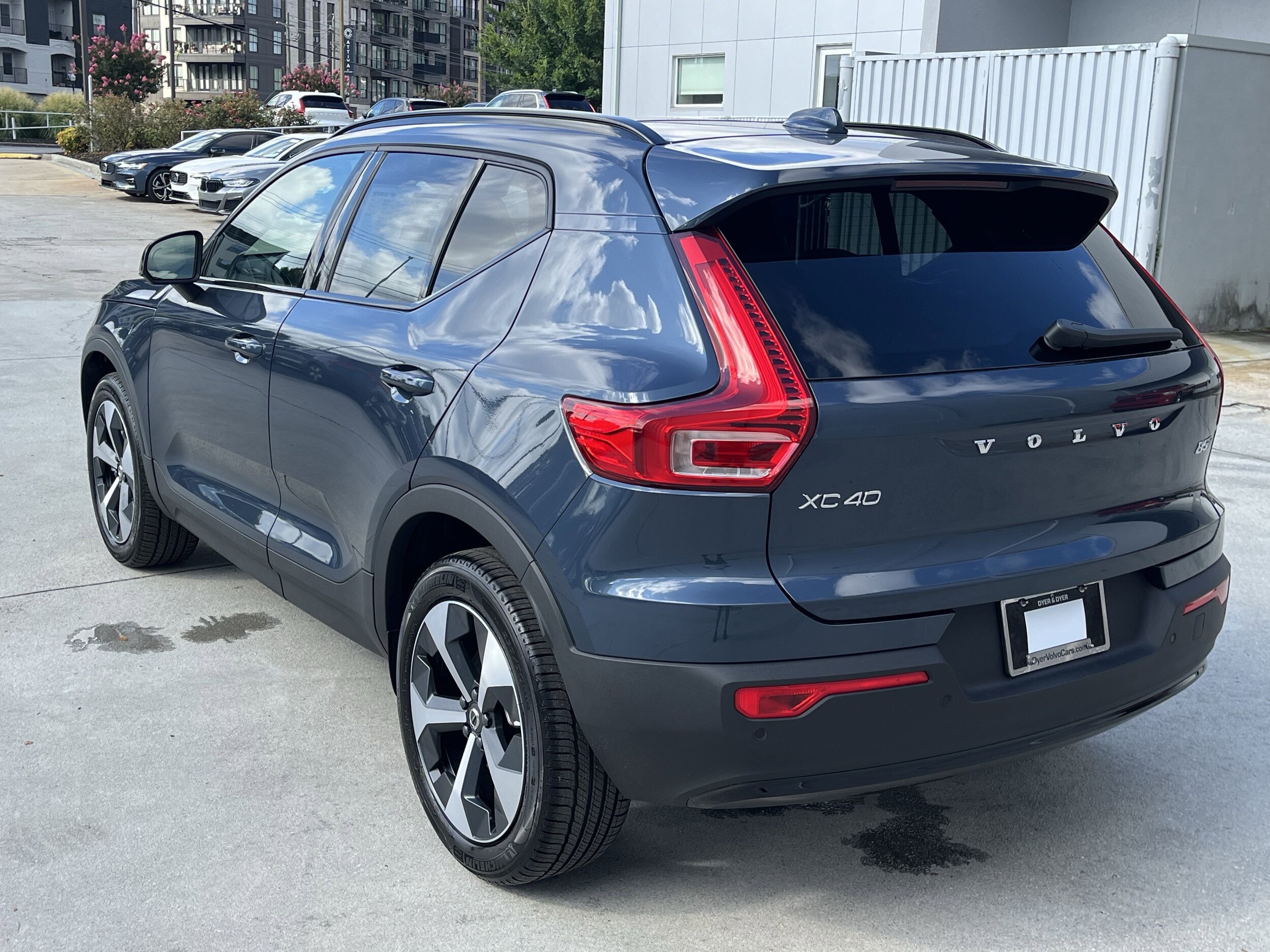 2026 Volvo XC40 Core photo 4
