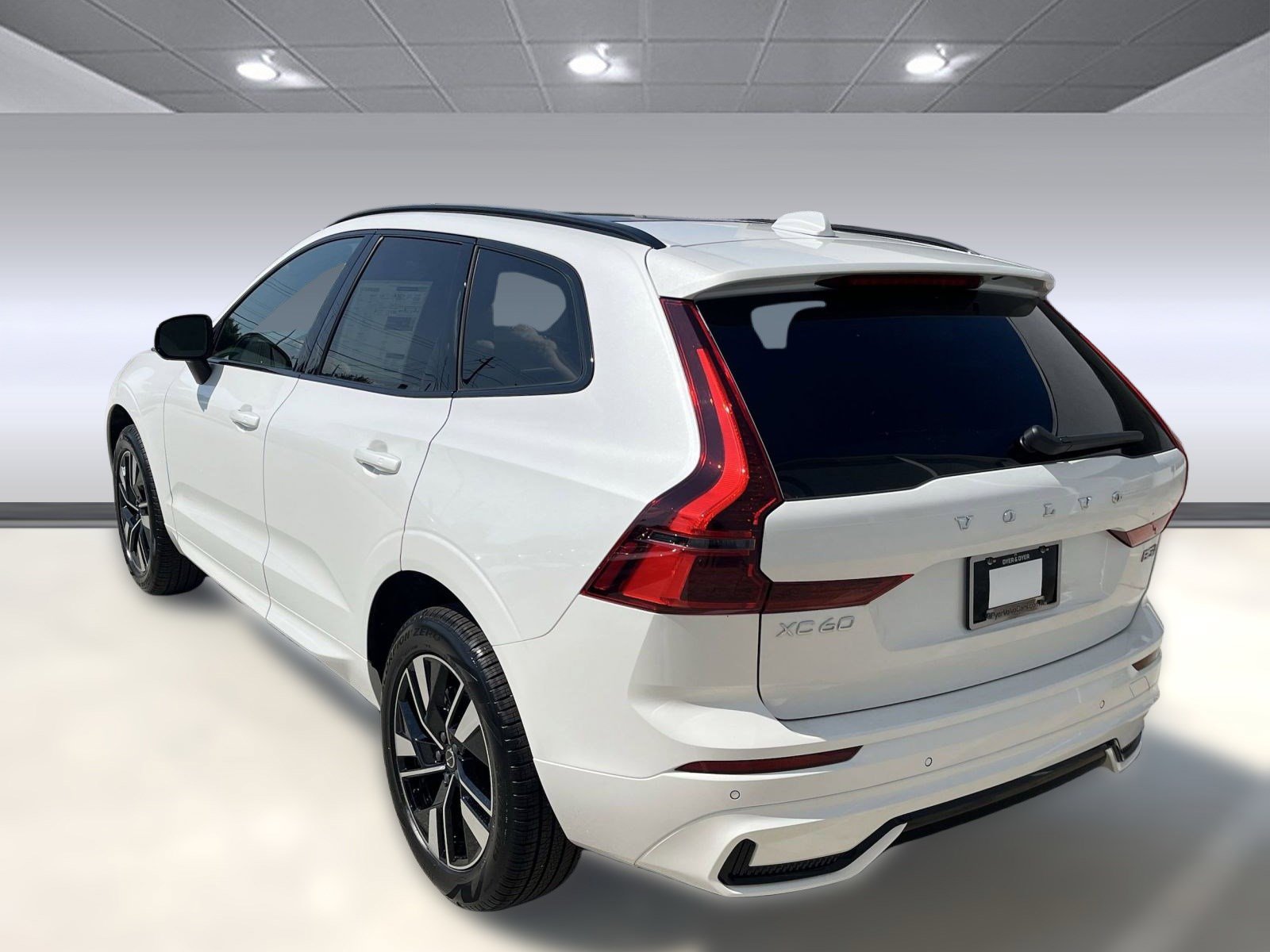 2026 Volvo XC60 B5 Core photo 3