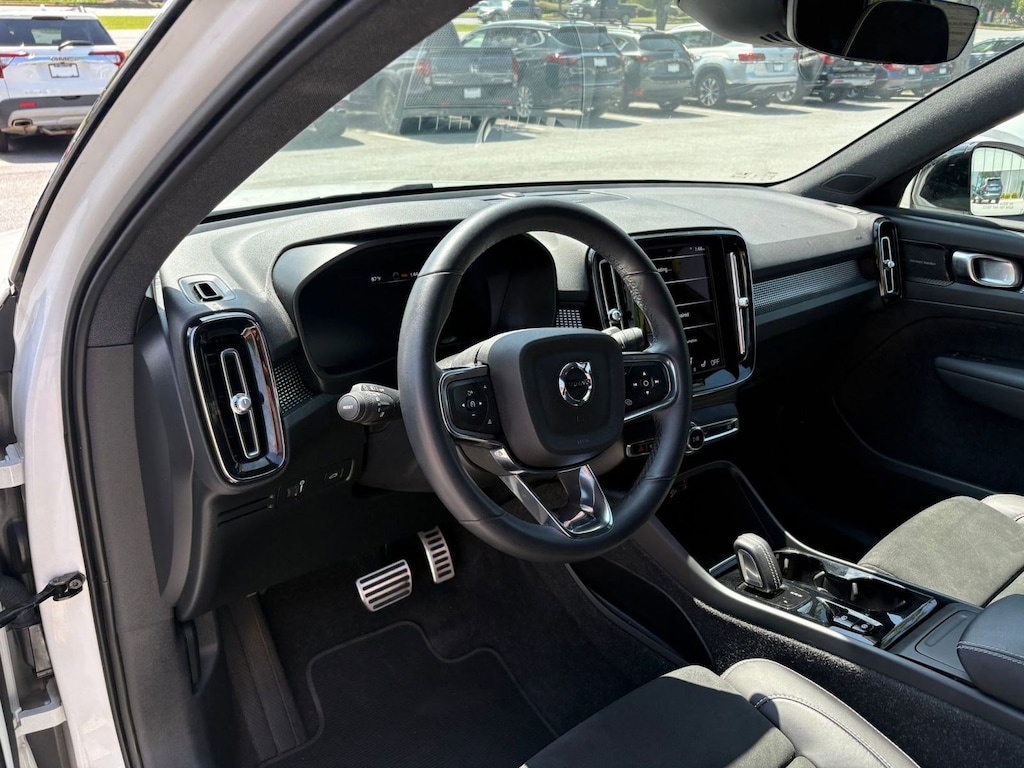 Certified 2022 Volvo XC40 R-Design SUV