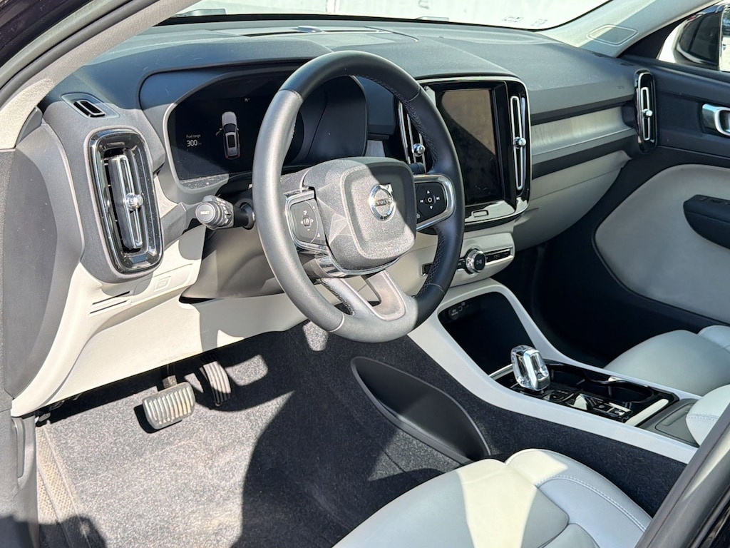 Used 2023 Volvo XC40 Plus Bright Theme SUV