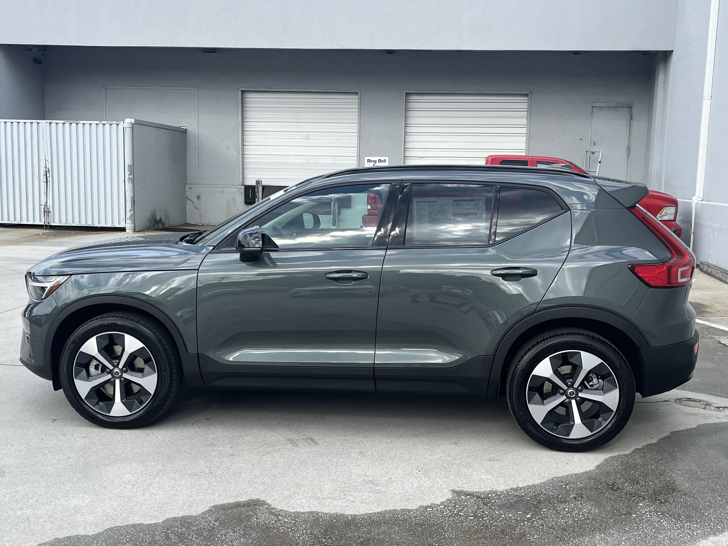2026 Volvo XC40 Plus photo 4