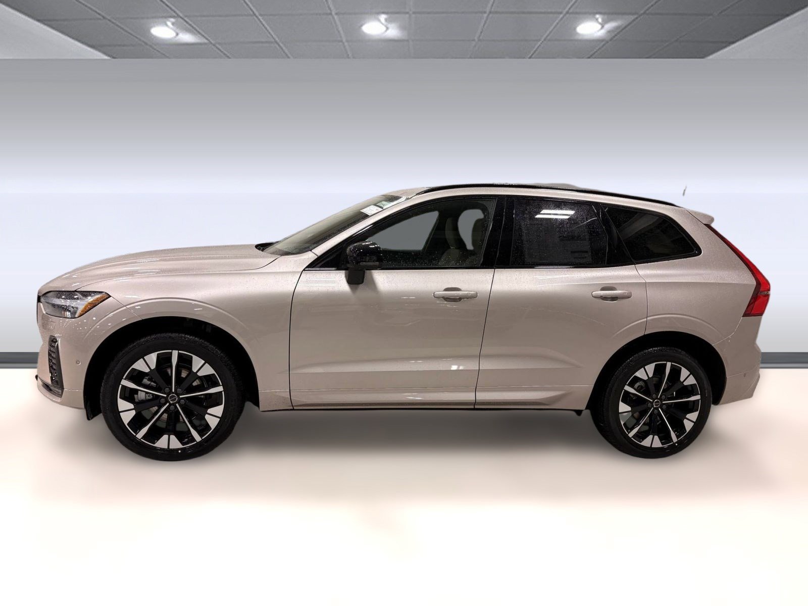 2026 Volvo XC60 B5 Plus photo 2