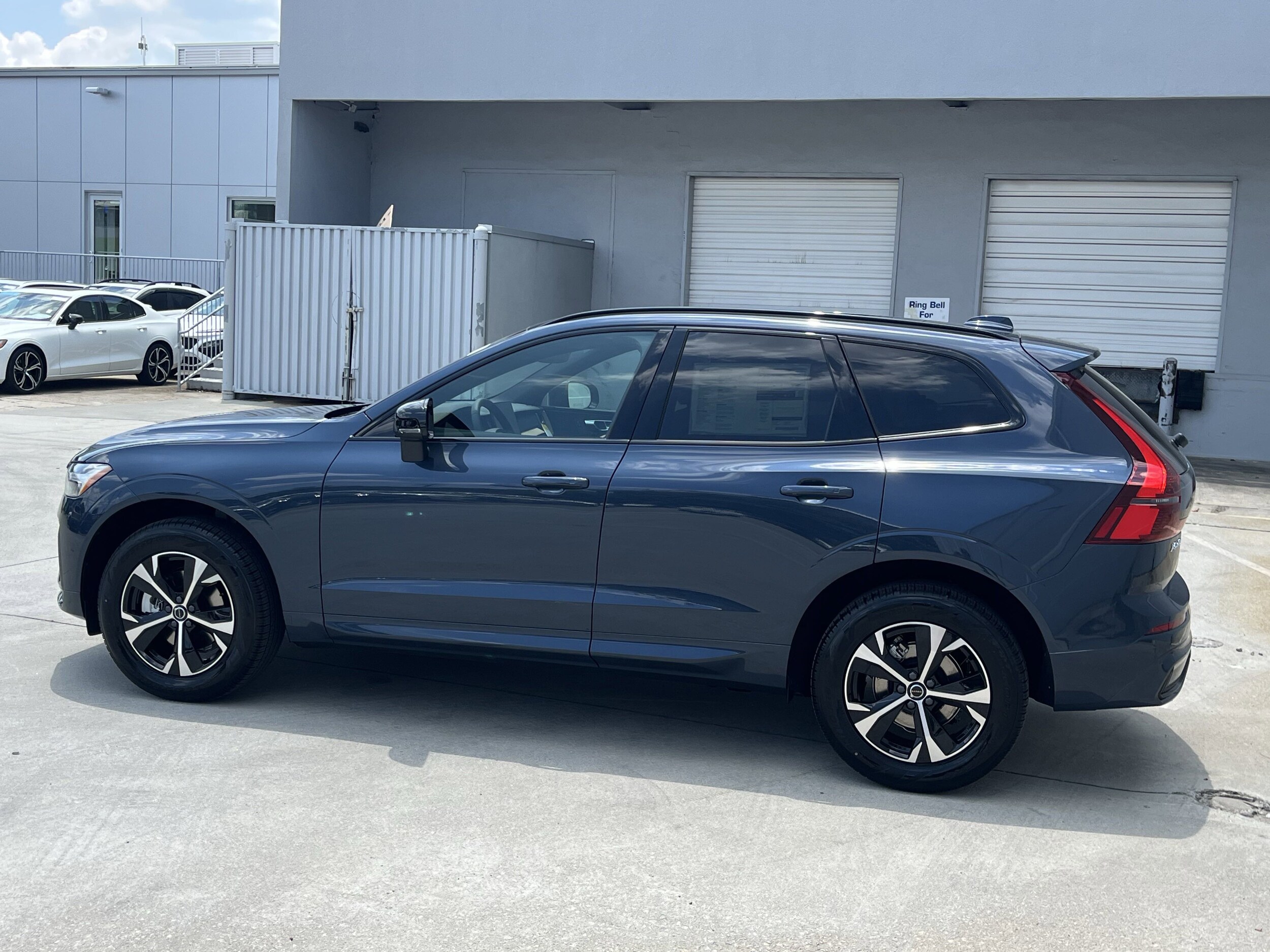 2026 Volvo XC60 B5 Core photo 3