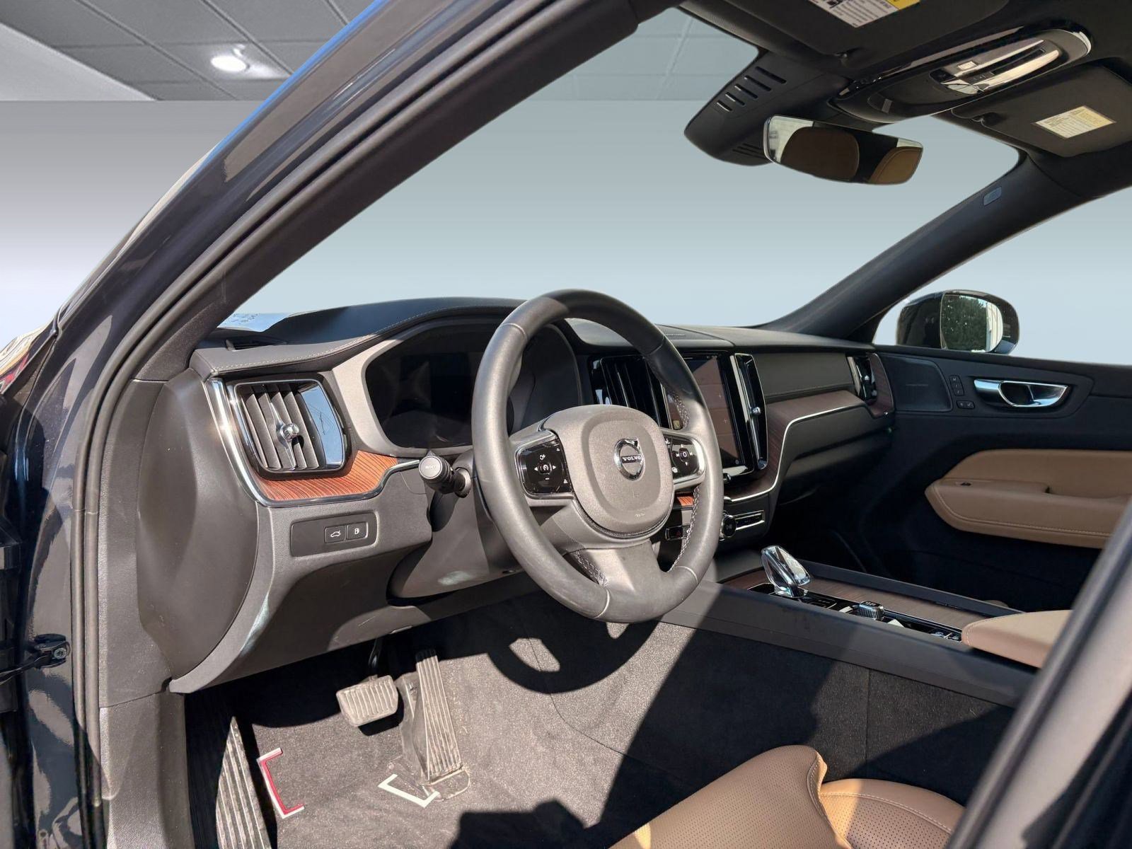 2025 Volvo XC60 Hybrid photo 4