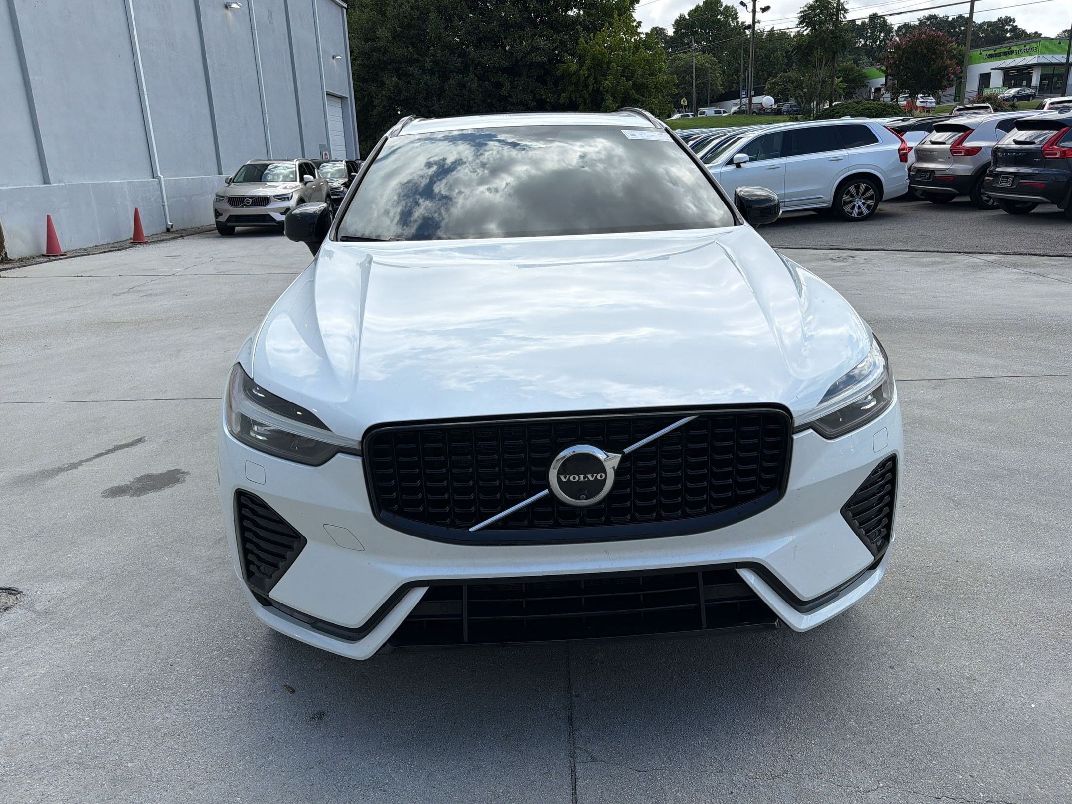 XC60 Plus Dark Theme SUV