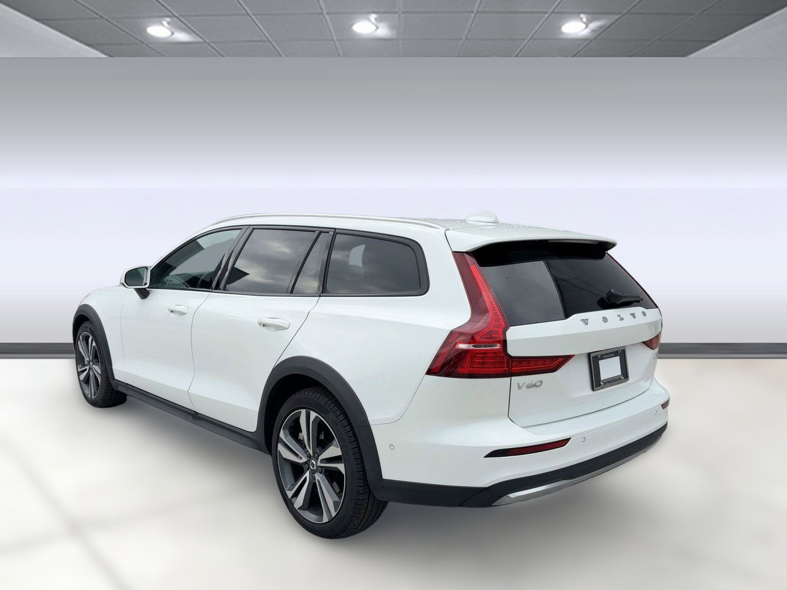 2025 Volvo V60 Cross Country Plus photo 3