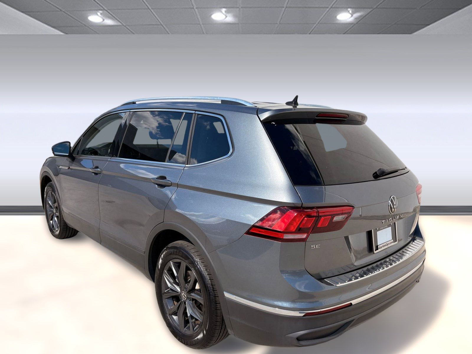 2022 Volkswagen Tiguan SE photo 3
