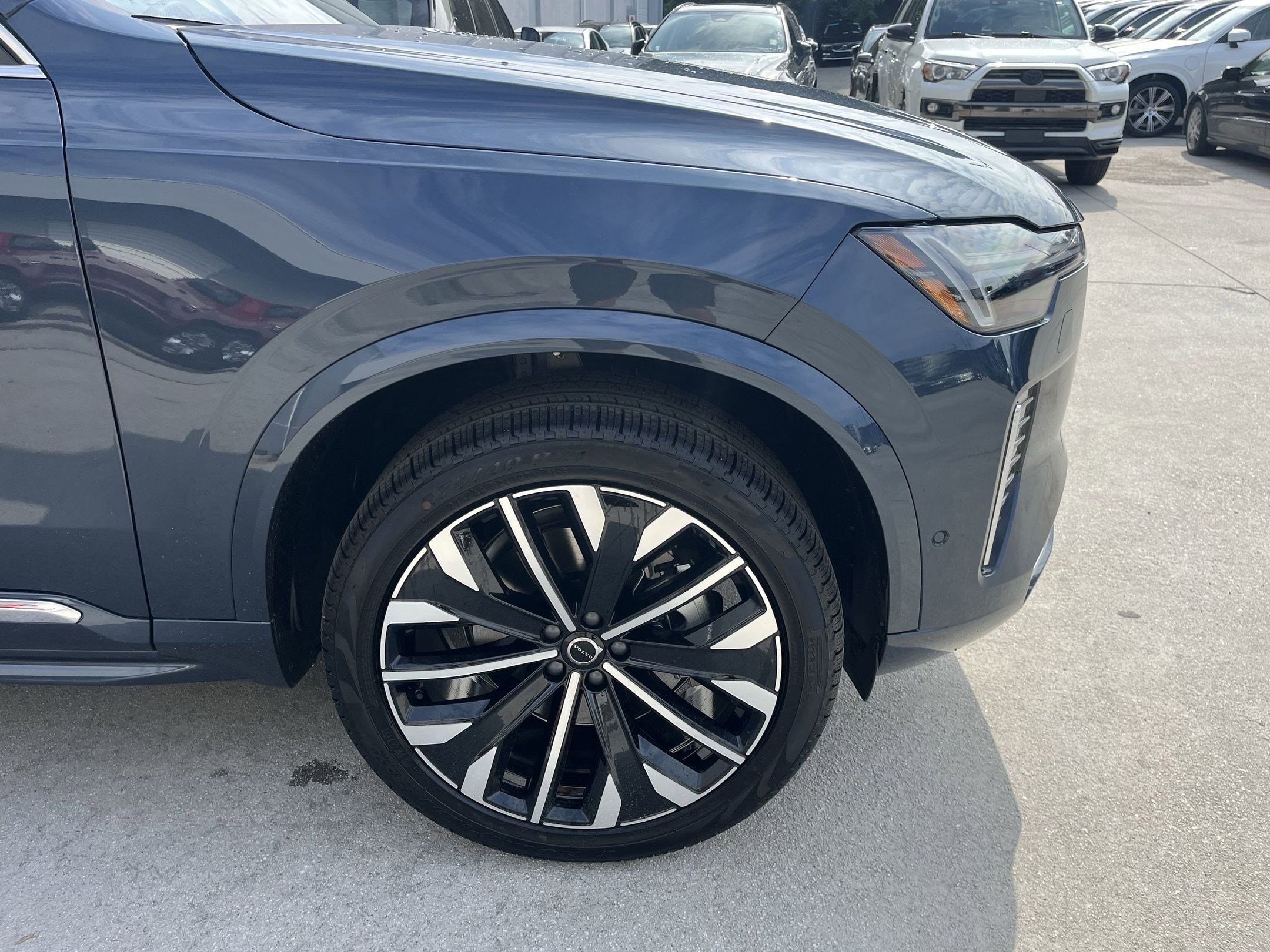 2026 Volvo XC90 Plus - Photo 12