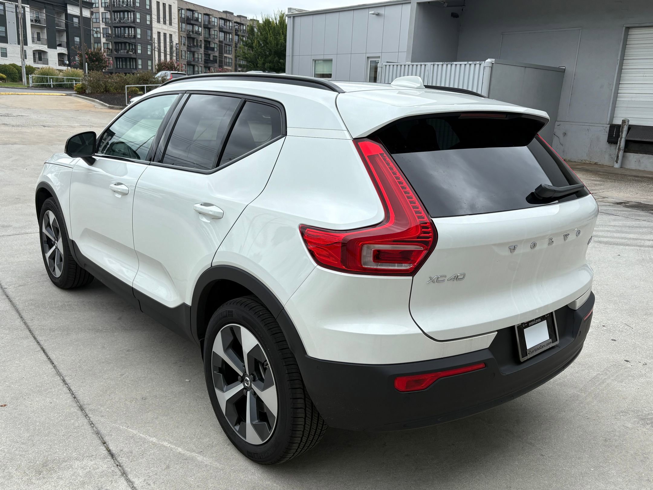 2025 Volvo XC40 Plus photo 3