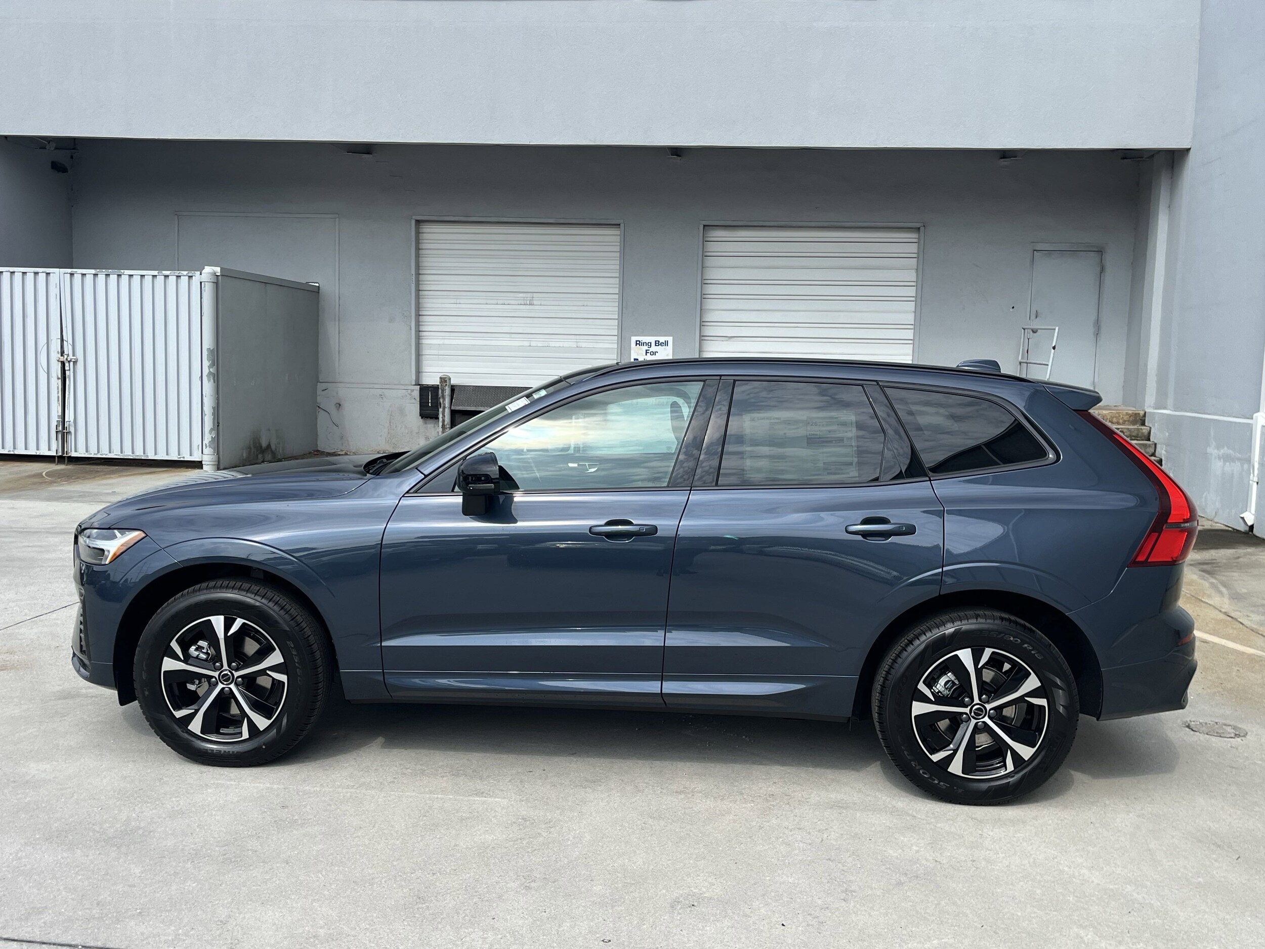 2026 Volvo XC60 B5 Core photo 2