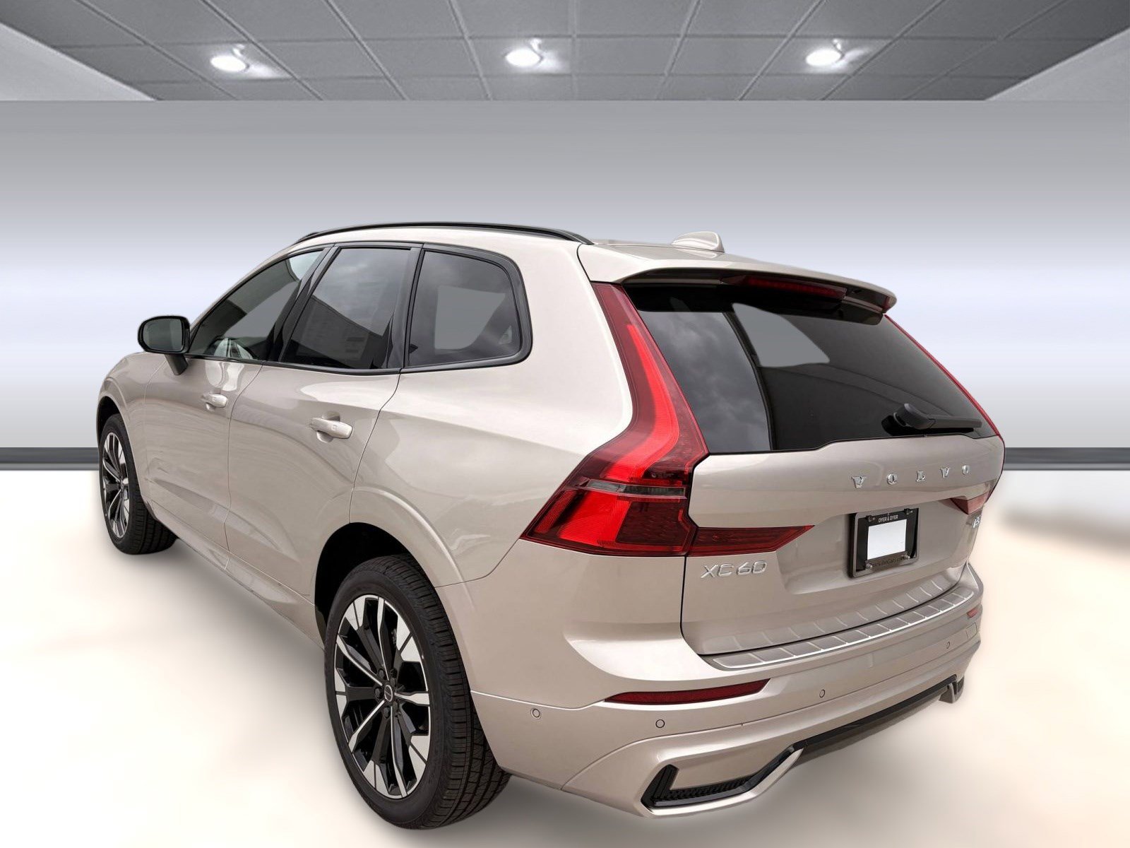 2026 Volvo XC60 B5 Plus photo 3