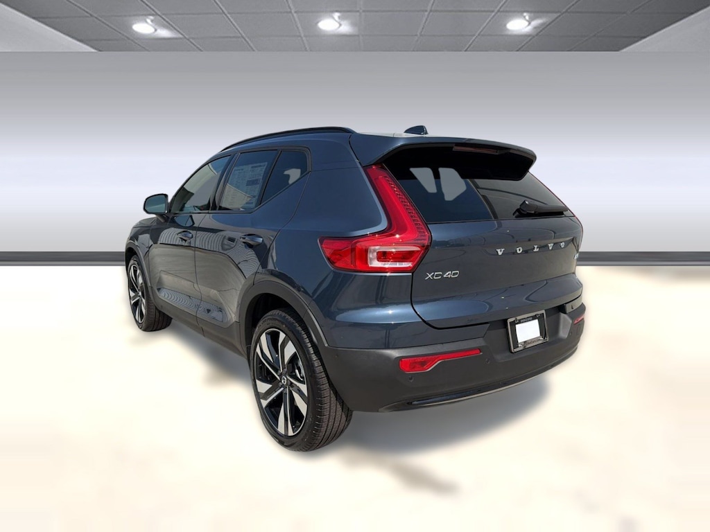 New 2026 Volvo XC40 B5 Ultra SUV