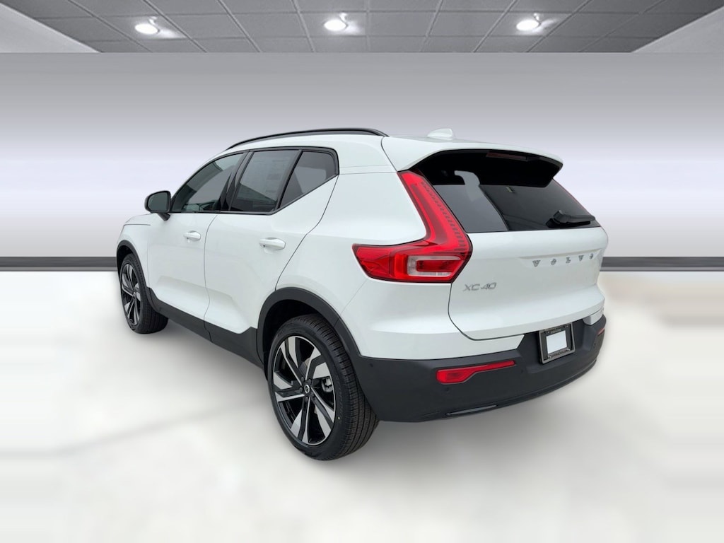 New 2026 Volvo XC40 B5 Ultra SUV