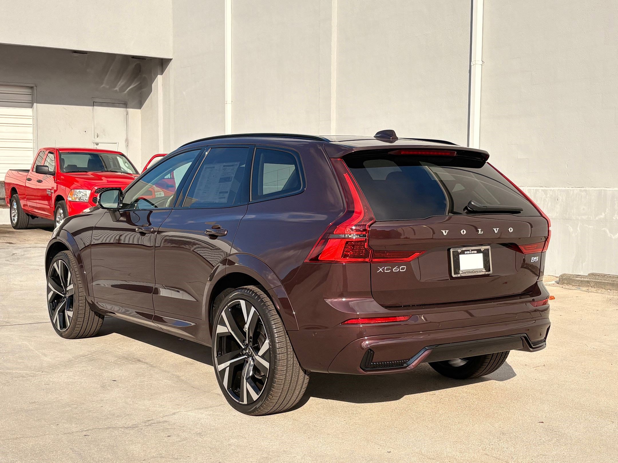 2026 Volvo XC60 B5 photo 3