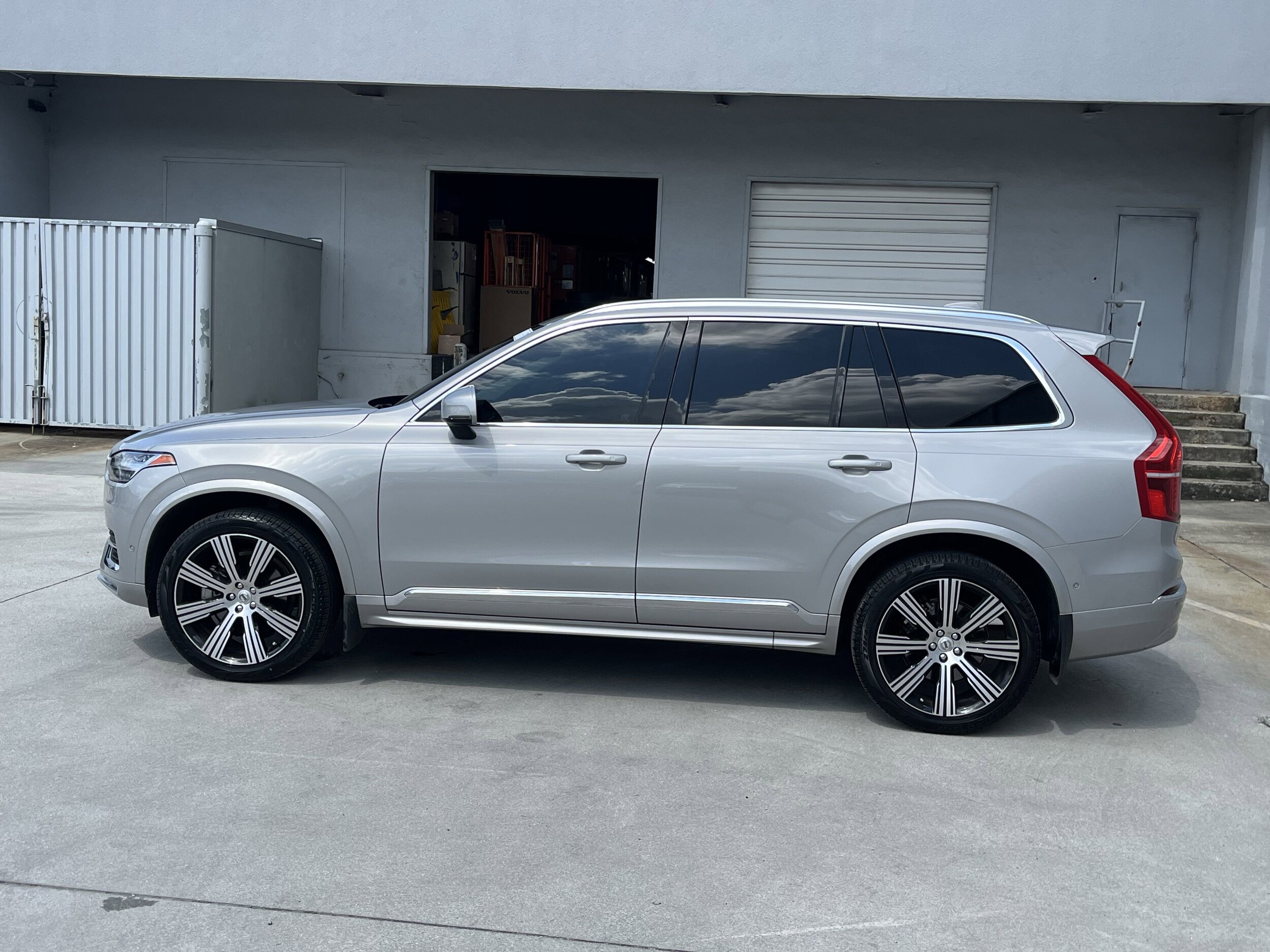 2023 Volvo XC90 Ultimate photo 2