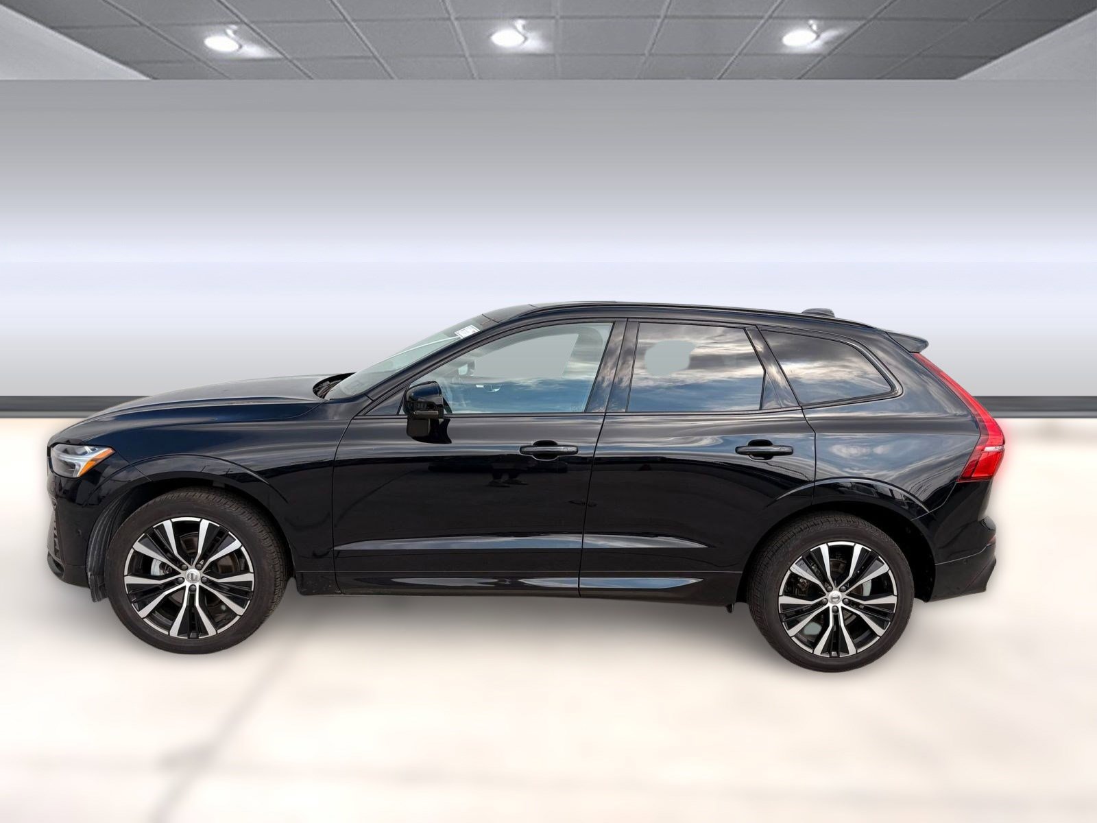 2025 Volvo XC60 Plus photo 2