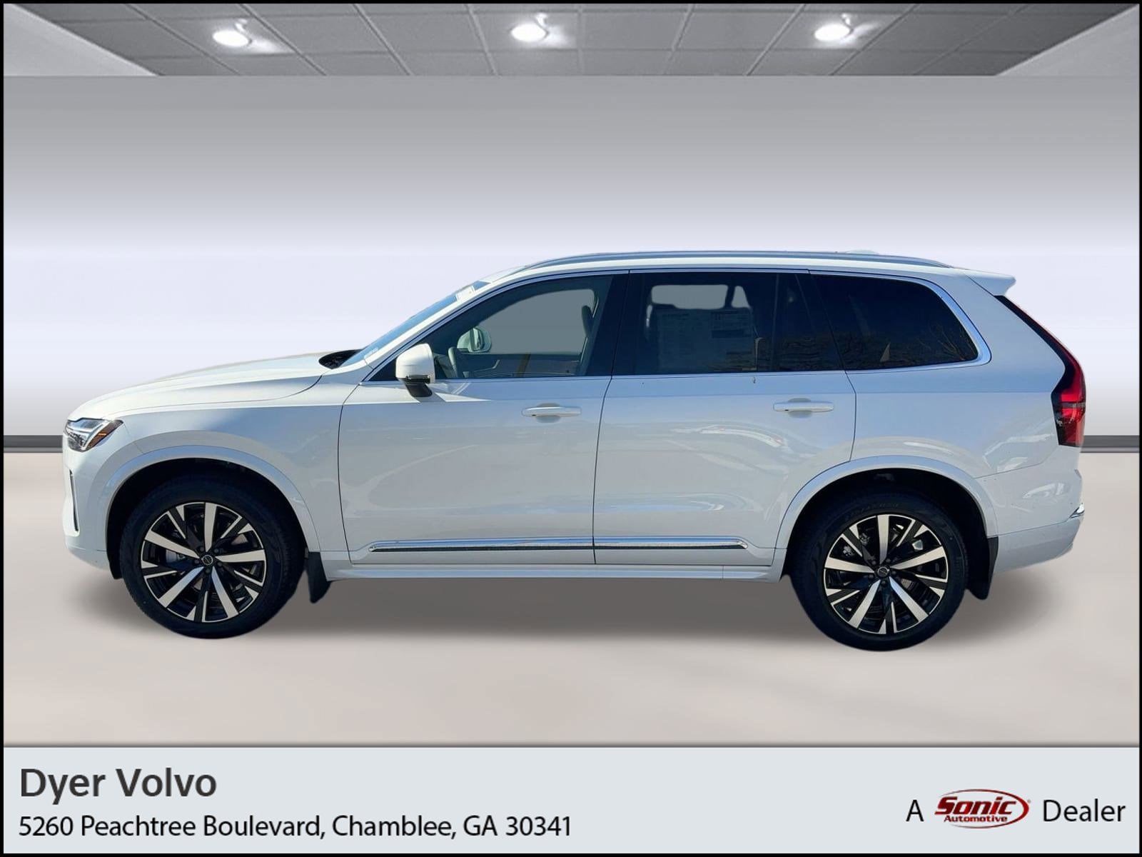 2026 Volvo XC90 Core's photo