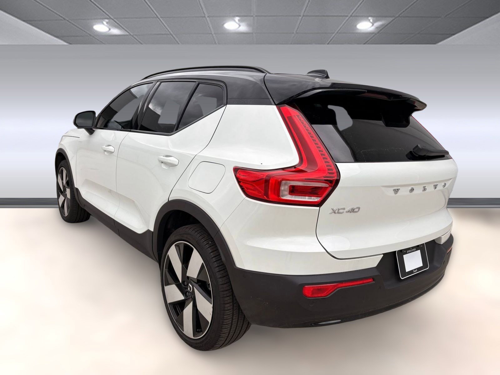 2023 Volvo XC40 Recharge Ultimate photo 3