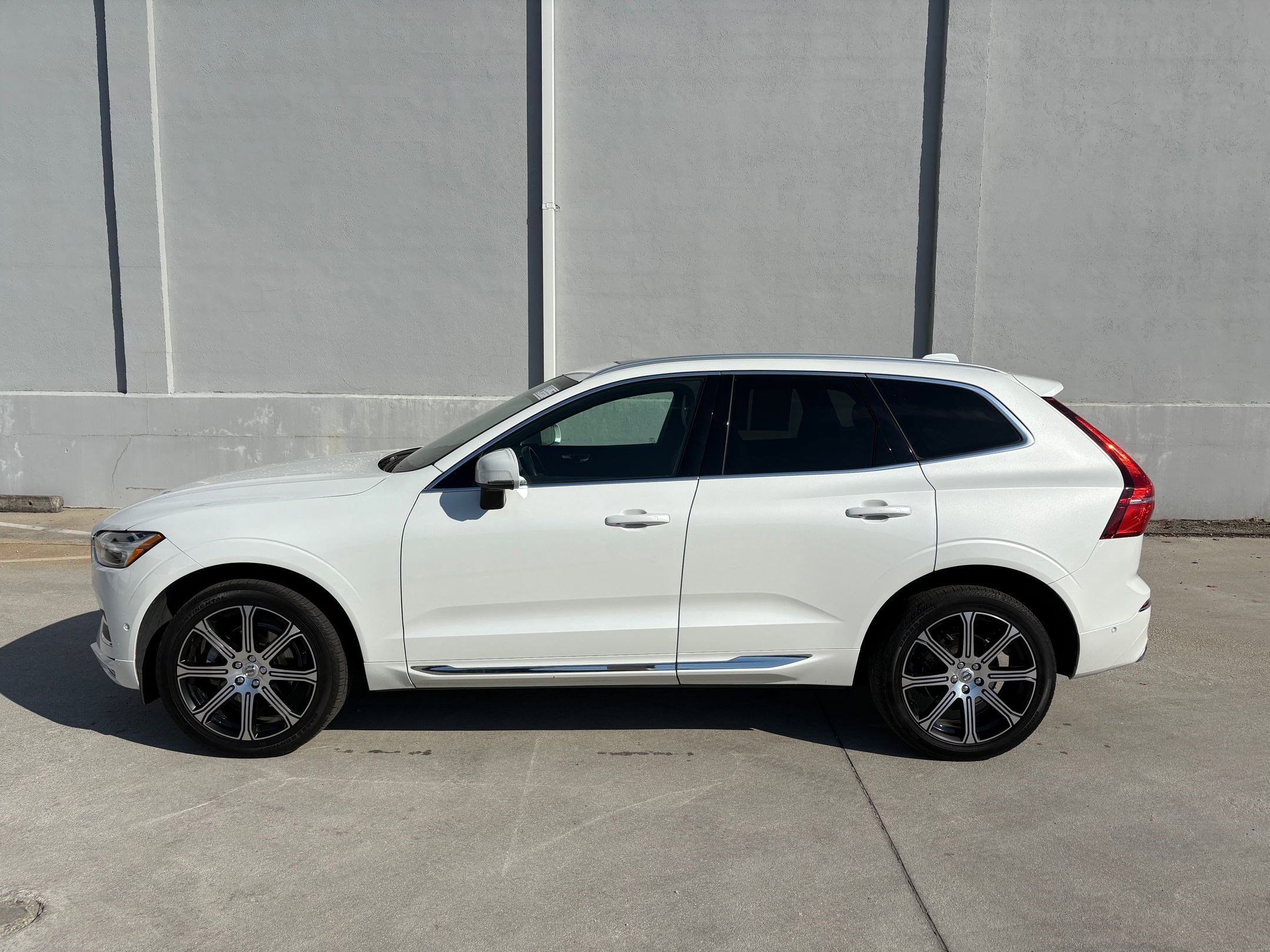 2021 Volvo XC60 Inscription photo 2