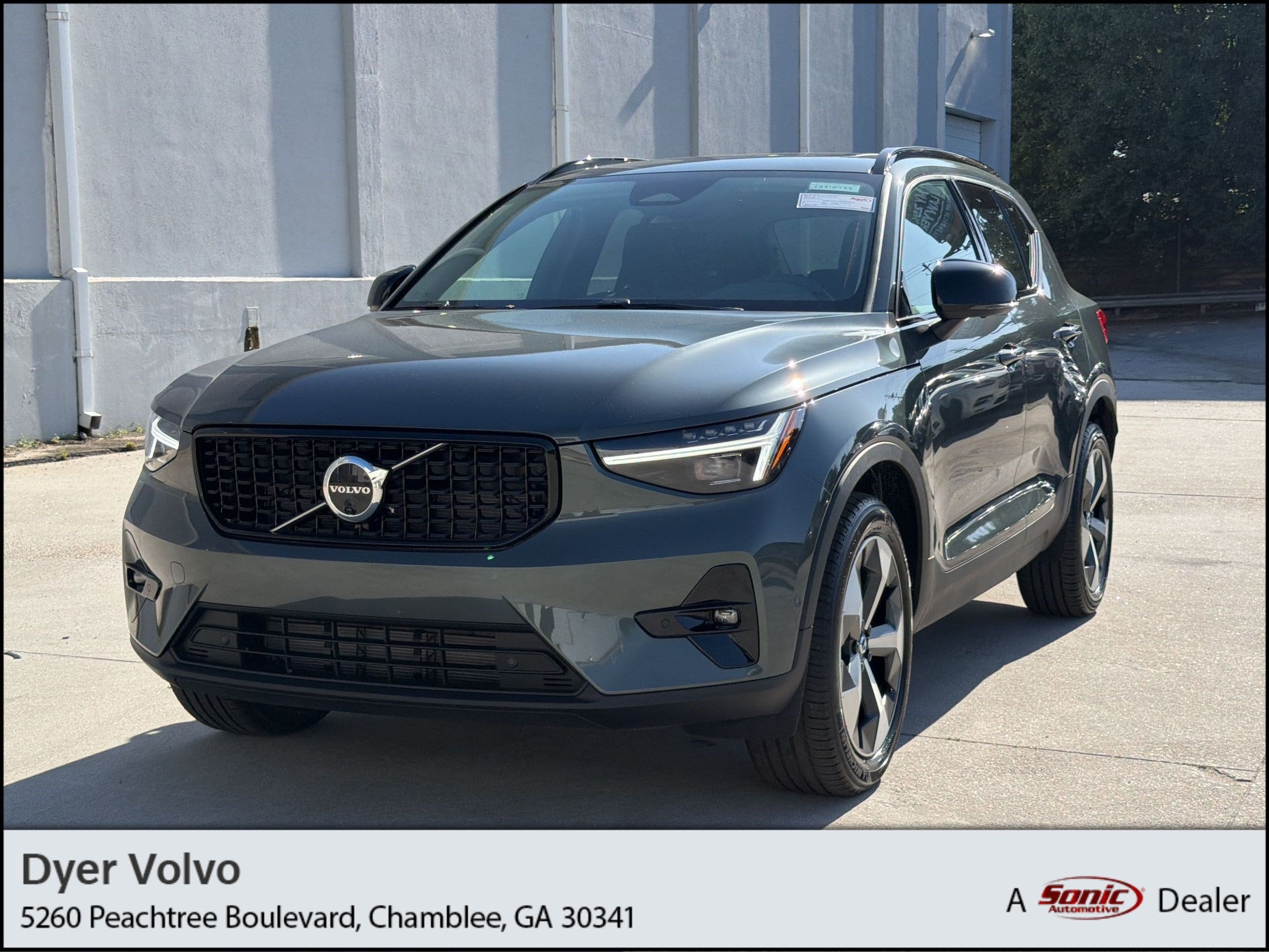 2026 Volvo XC40 B5 Plus Dark AWD's photo
