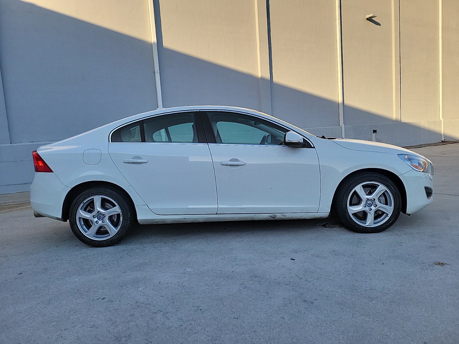 Used 2013 Volvo S60 T5 with VIN YV1612FS8D2218915 for sale in Chamblee, GA