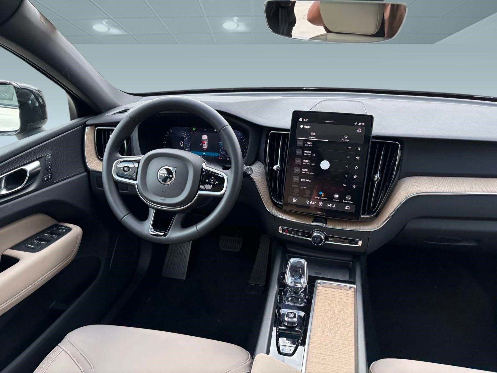 2026 Volvo XC60 Plus - Photo 25