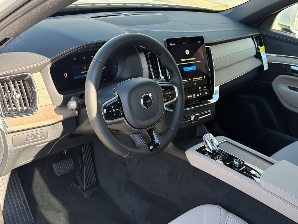New 2026 Volvo XC90 plug-in hybrid T8 Core SUV