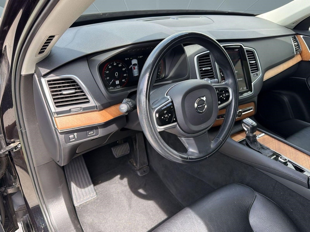 Certified 2022 Volvo XC90 Momentum SUV