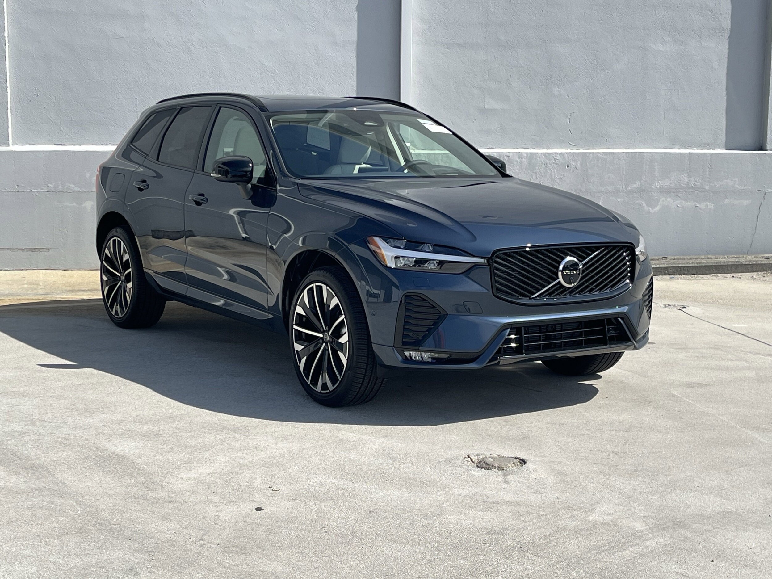 2026 Volvo XC60 photo 2