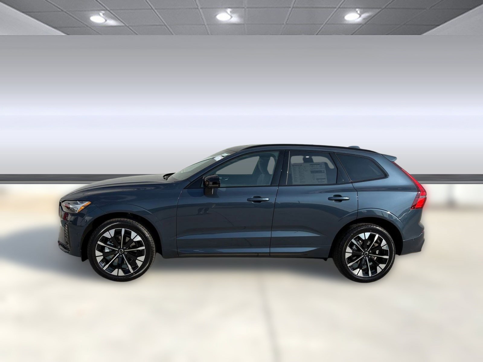 2026 Volvo XC60 B5 Plus photo 2