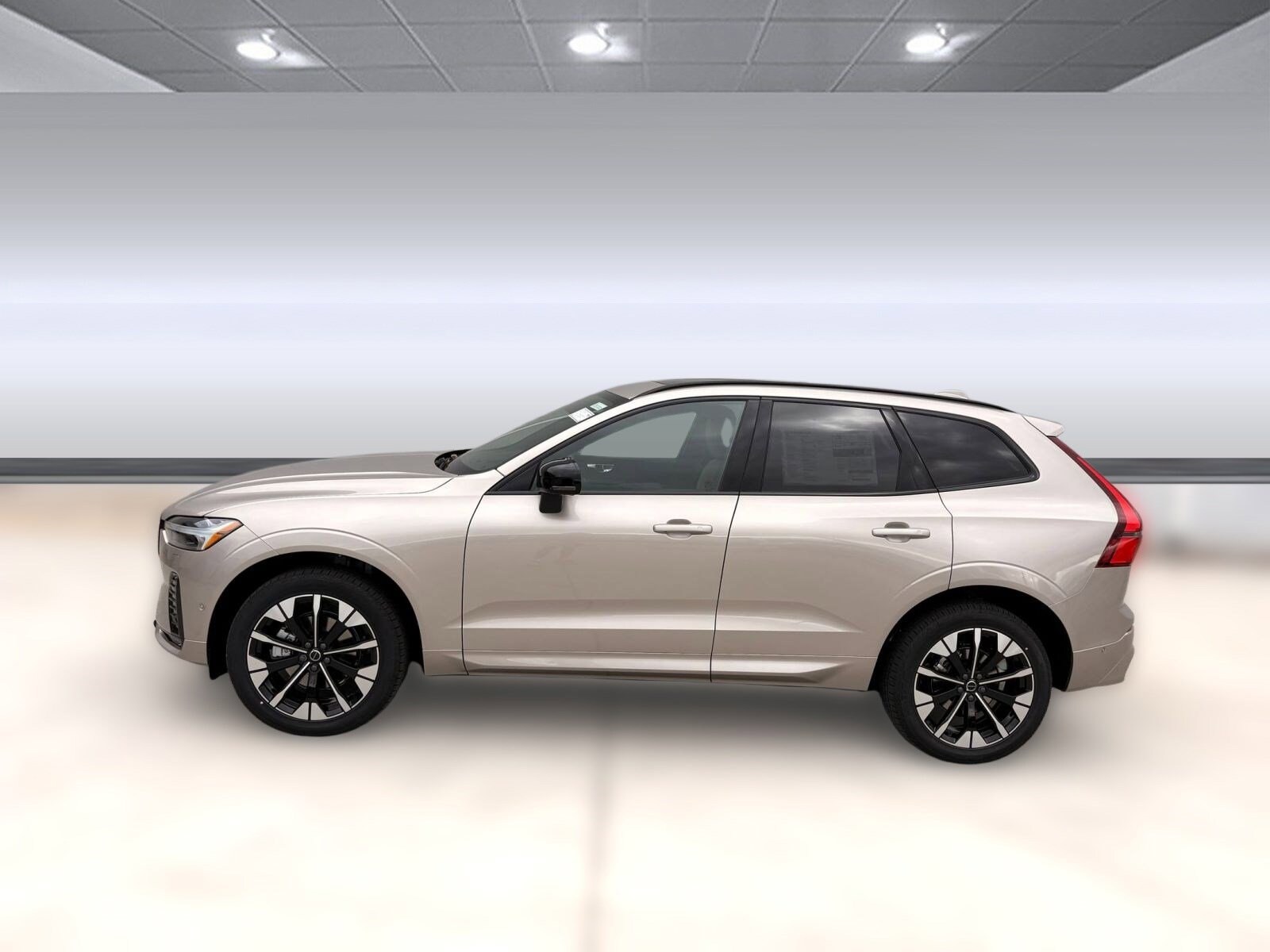 2026 Volvo XC60 B5 Plus photo 2