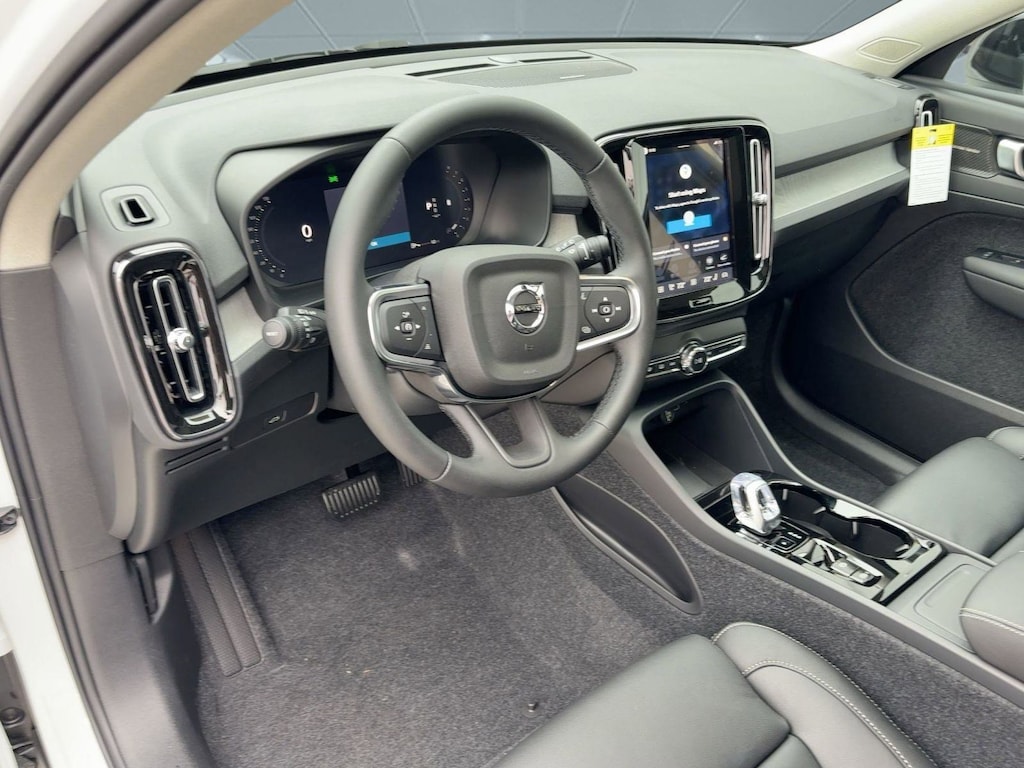 New 2026 Volvo XC40 B5 Ultra SUV