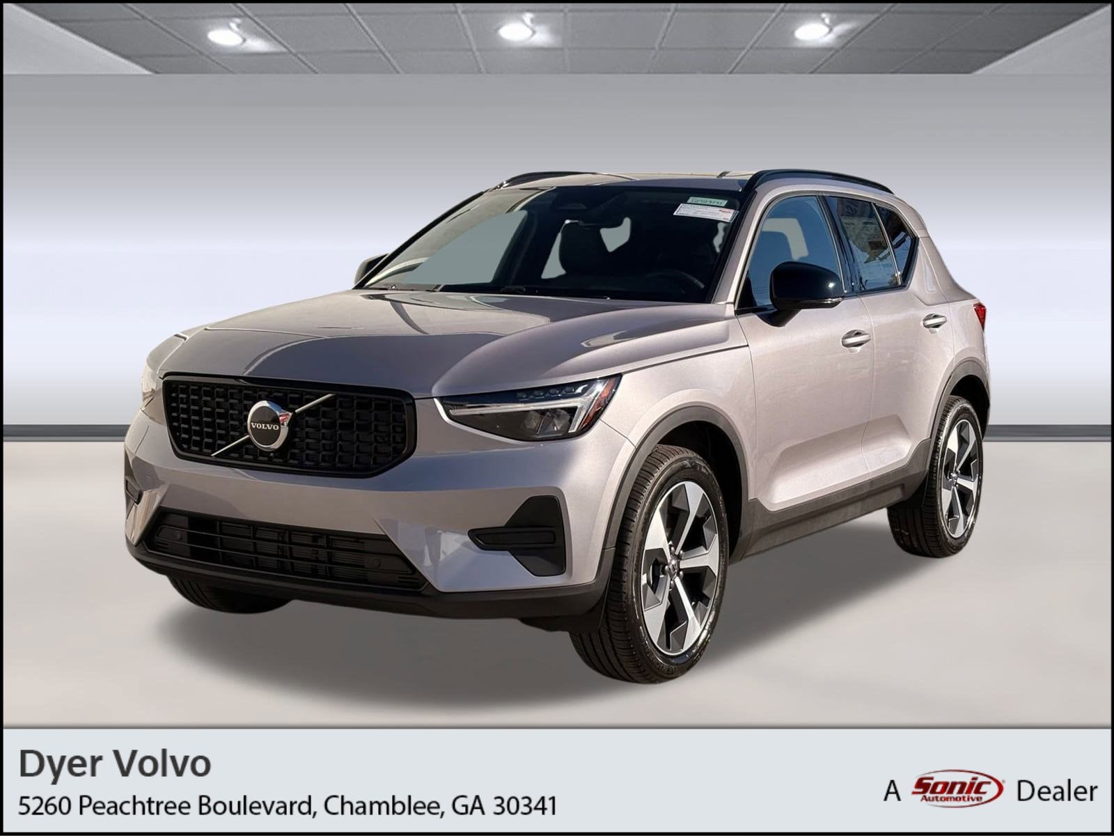 2026 Volvo XC40 Core's photo