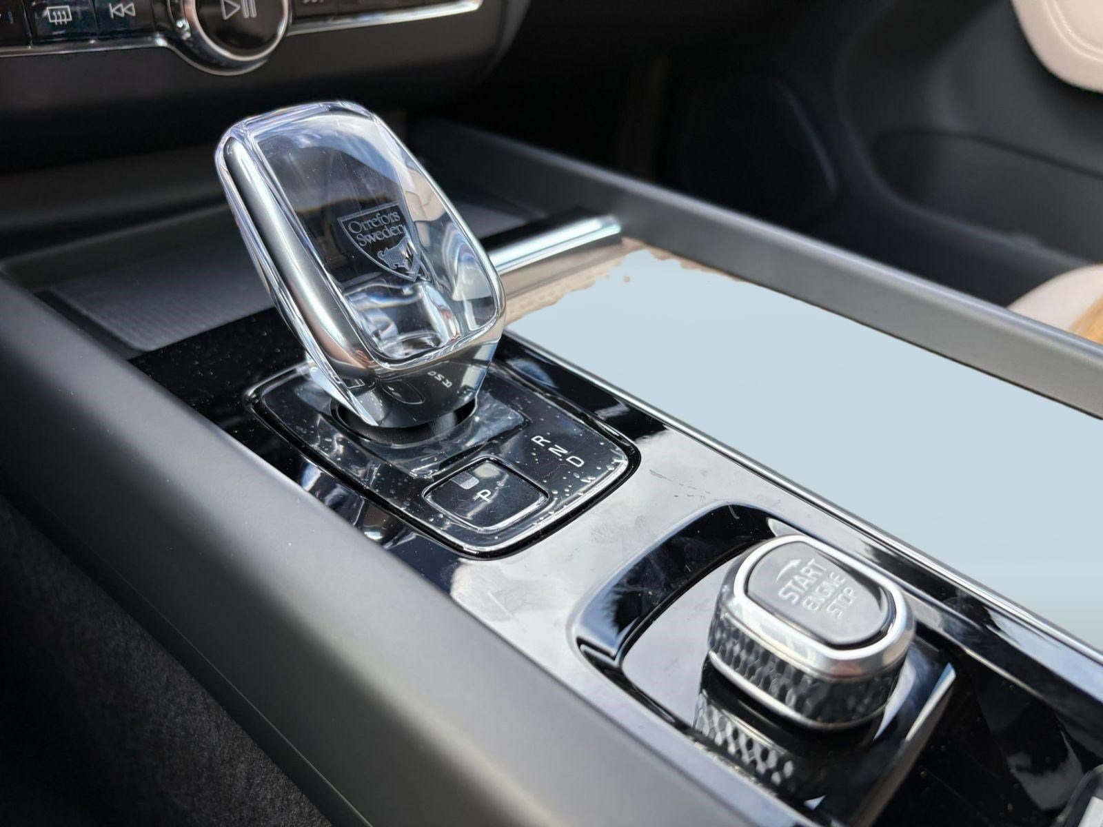 2026 Volvo XC60 Plus - Photo 16