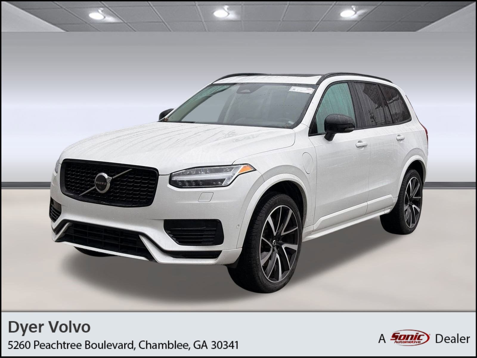 2023 Volvo XC90 Plus's photo