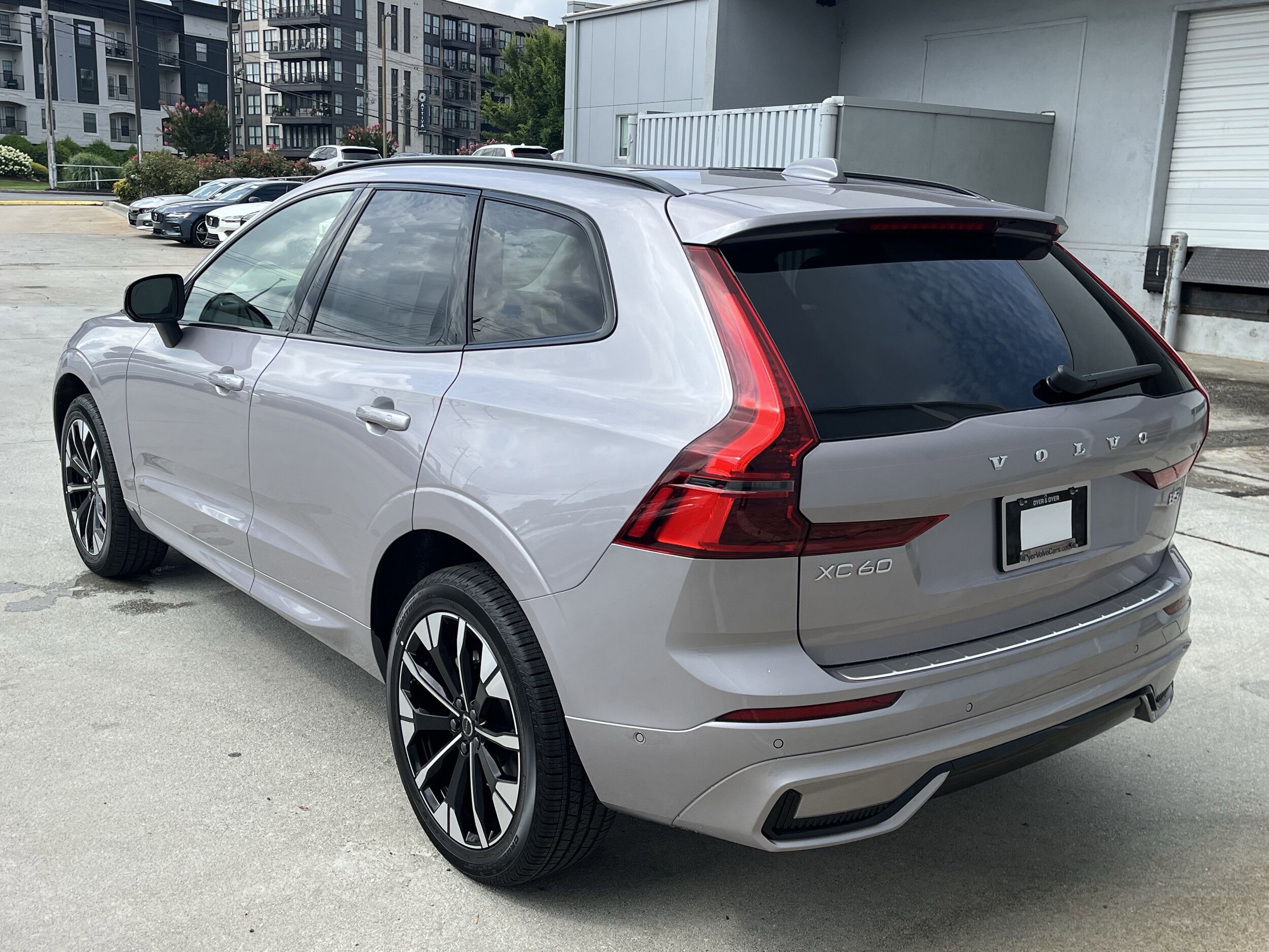 2026 Volvo XC60 Plus photo 4