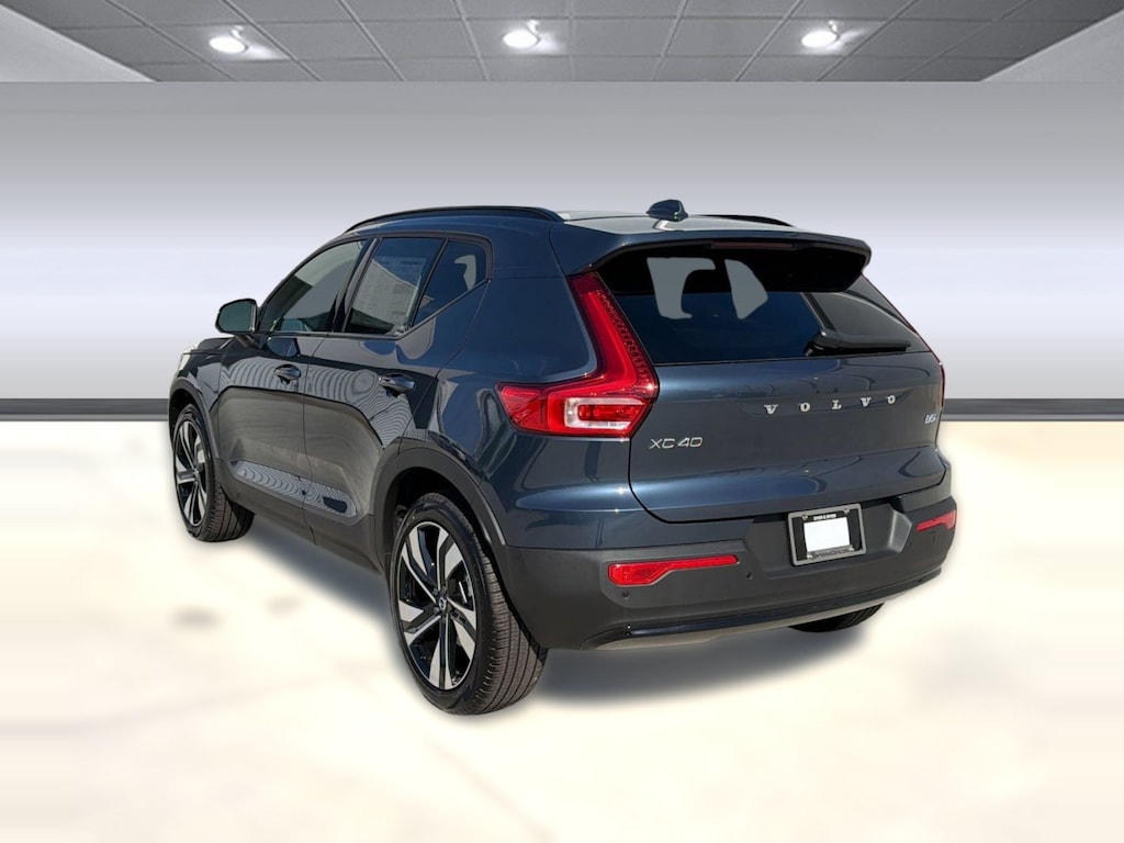 New 2026 Volvo XC40 B5 Ultra SUV