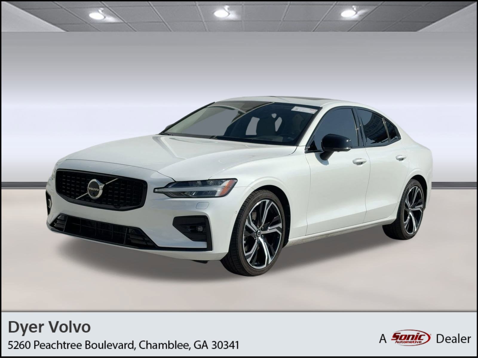 2024 Volvo S60 Plus's photo